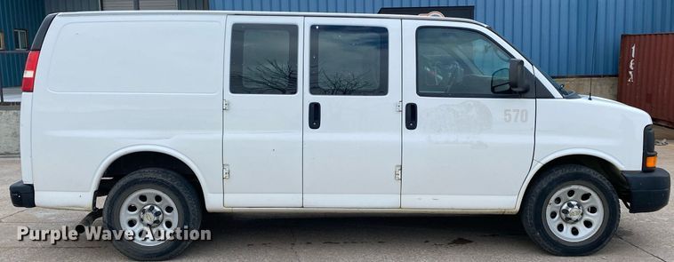 image for item DL7137 2013 Chevrolet Express 1500  van