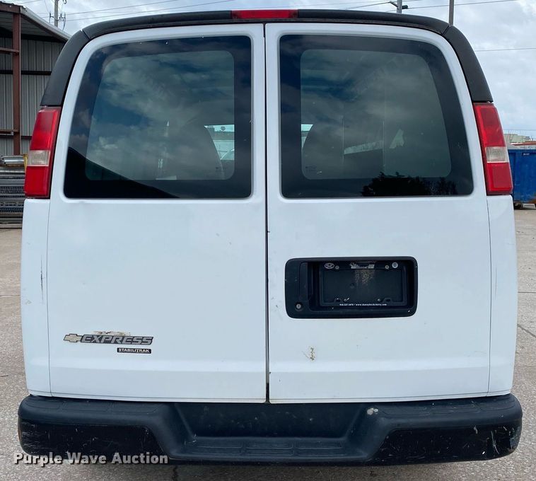 image for item DL7137 2013 Chevrolet Express 1500  van