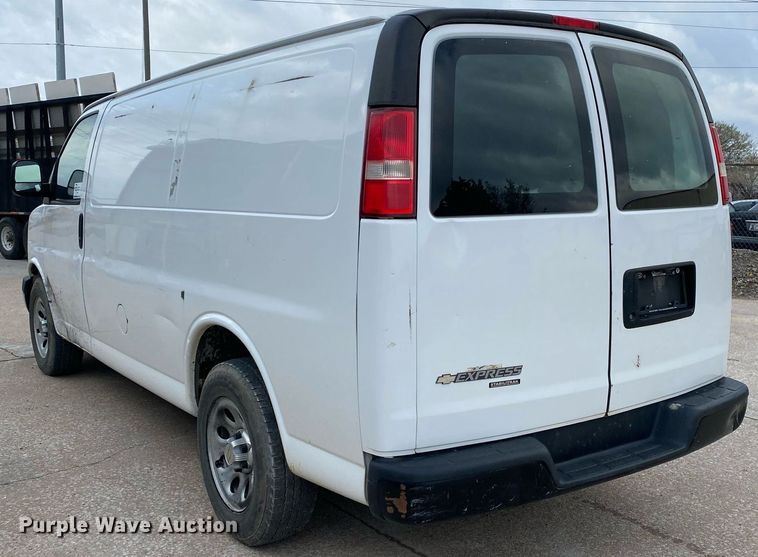 image for item DL7137 2013 Chevrolet Express 1500  van