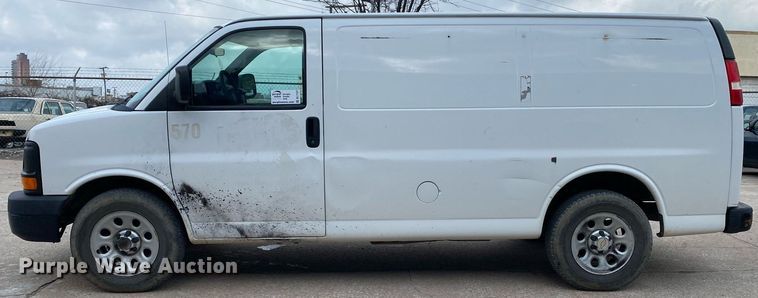 image for item DL7137 2013 Chevrolet Express 1500  van