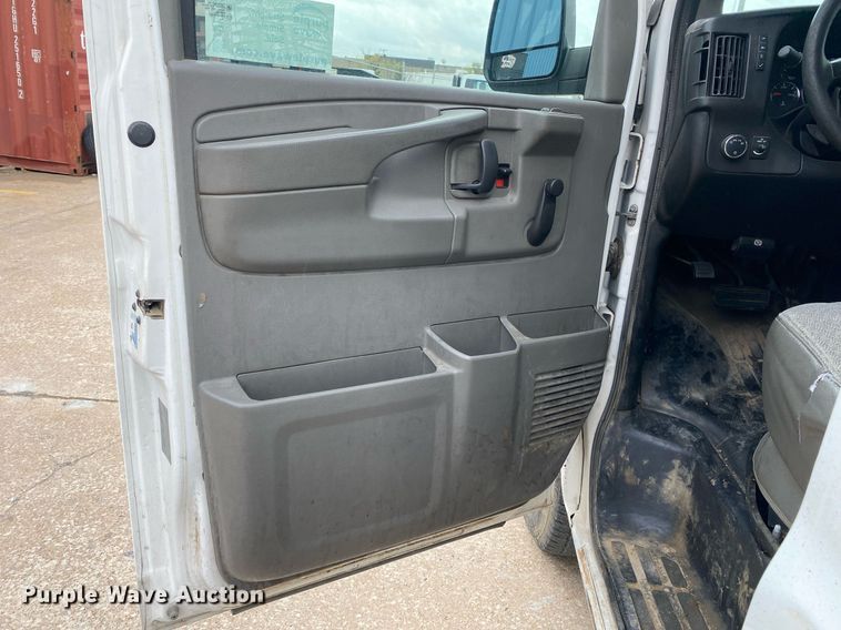 image for item DL7137 2013 Chevrolet Express 1500  van