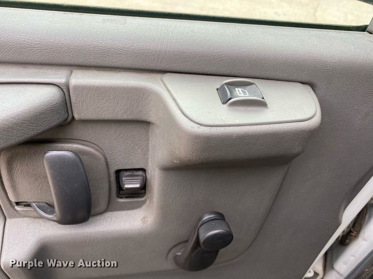 image for item DL7137 2013 Chevrolet Express 1500  van