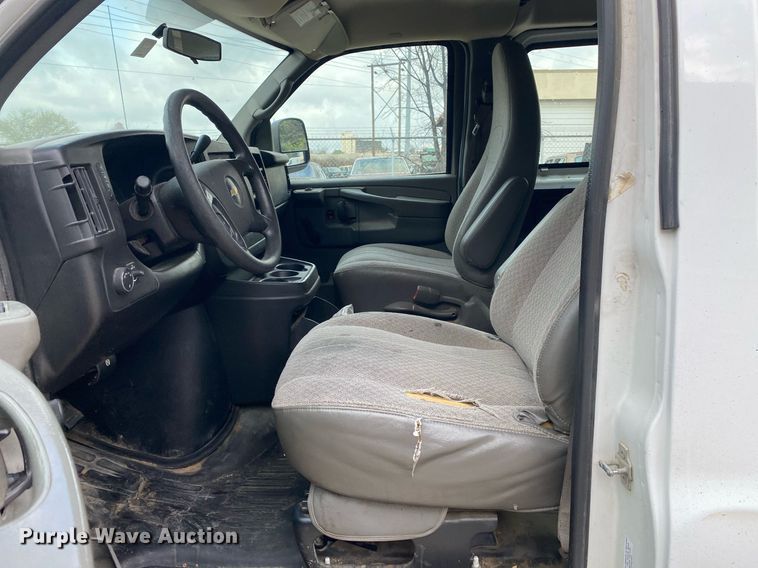 image for item DL7137 2013 Chevrolet Express 1500  van