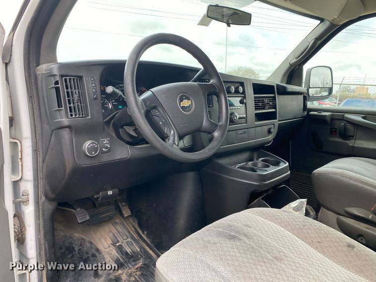 image for item DL7137 2013 Chevrolet Express 1500  van