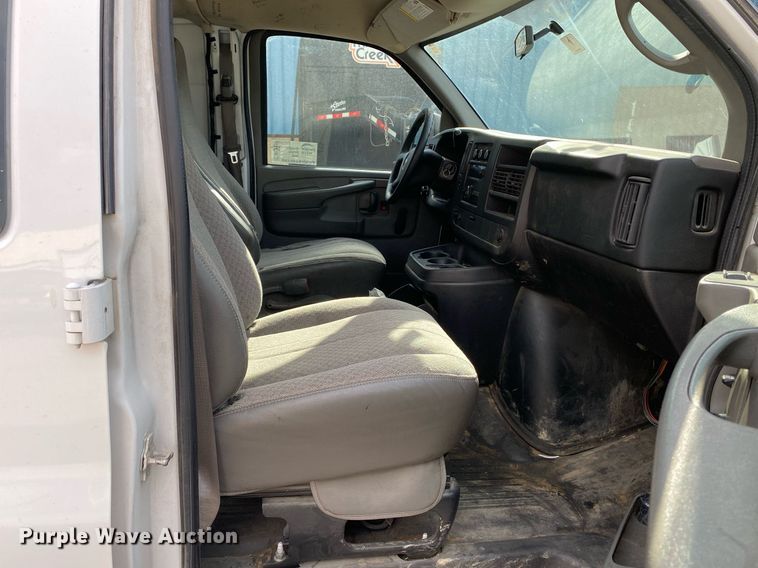 image for item DL7137 2013 Chevrolet Express 1500  van