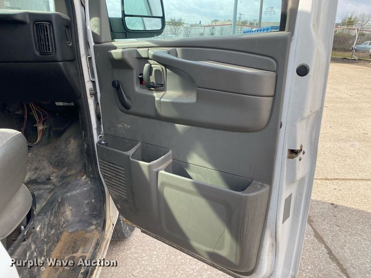 image for item DL7137 2013 Chevrolet Express 1500  van