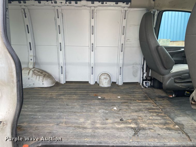 image for item DL7137 2013 Chevrolet Express 1500  van