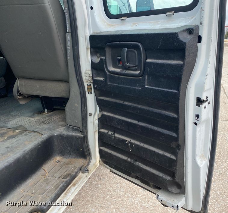 image for item DL7137 2013 Chevrolet Express 1500  van