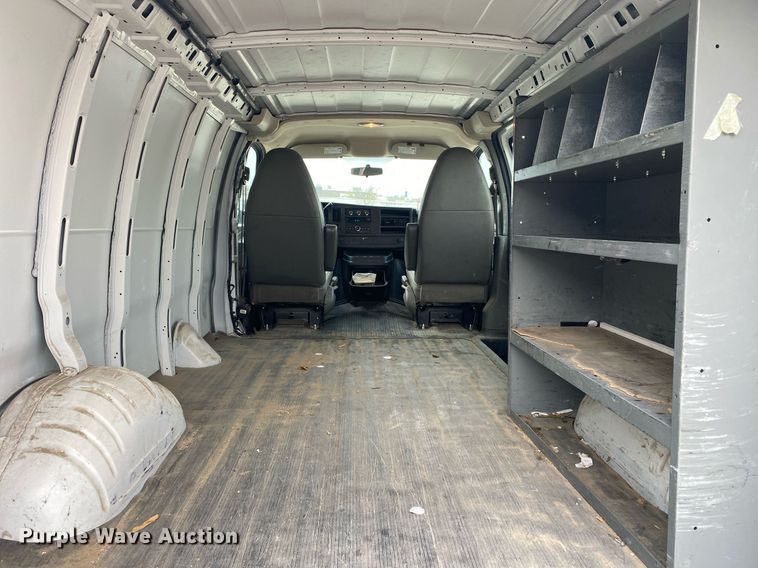 image for item DL7137 2013 Chevrolet Express 1500  van