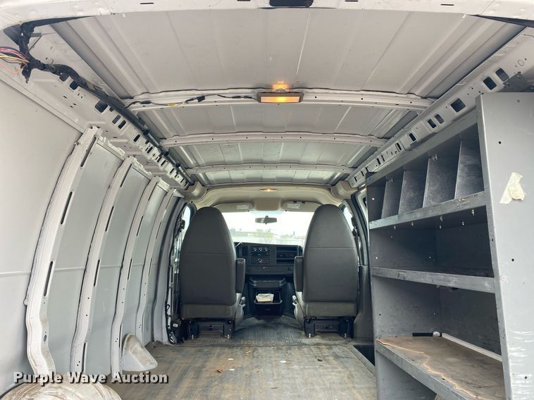 image for item DL7137 2013 Chevrolet Express 1500  van