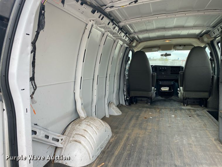 image for item DL7137 2013 Chevrolet Express 1500  van