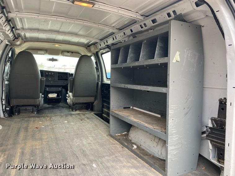 image for item DL7137 2013 Chevrolet Express 1500  van