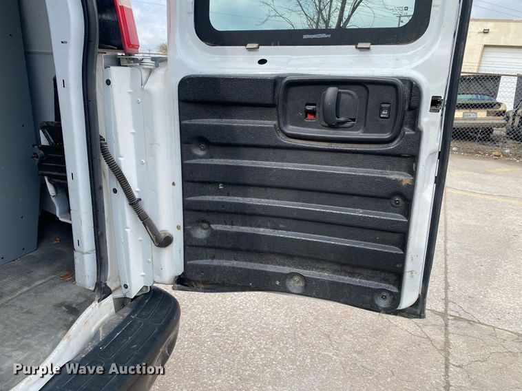 image for item DL7137 2013 Chevrolet Express 1500  van