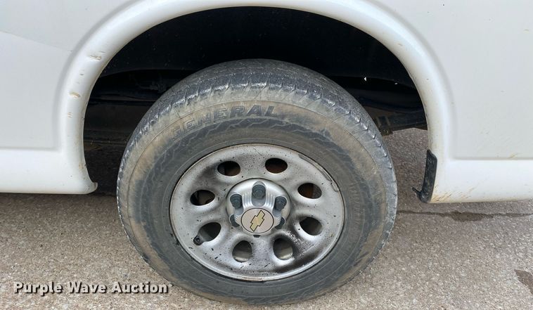 image for item DL7137 2013 Chevrolet Express 1500  van