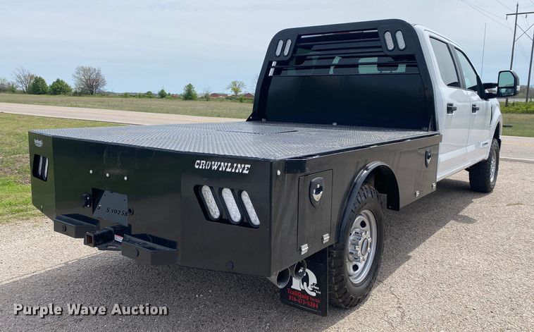 image for item DL7147 2019  Ford F250 Super Duty  Crew Cab flatbed pickup truck