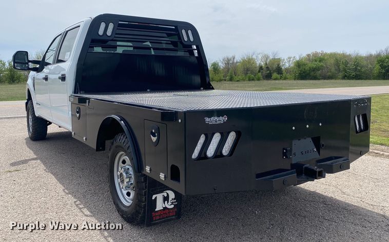 image for item DL7147 2019  Ford F250 Super Duty  Crew Cab flatbed pickup truck