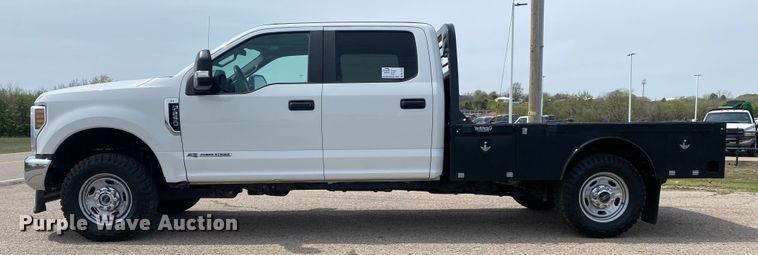 image for item DL7147 2019  Ford F250 Super Duty  Crew Cab flatbed pickup truck