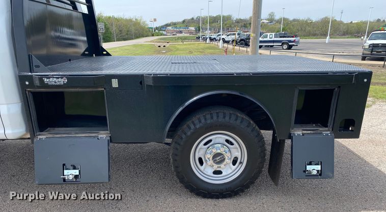 image for item DL7147 2019  Ford F250 Super Duty  Crew Cab flatbed pickup truck