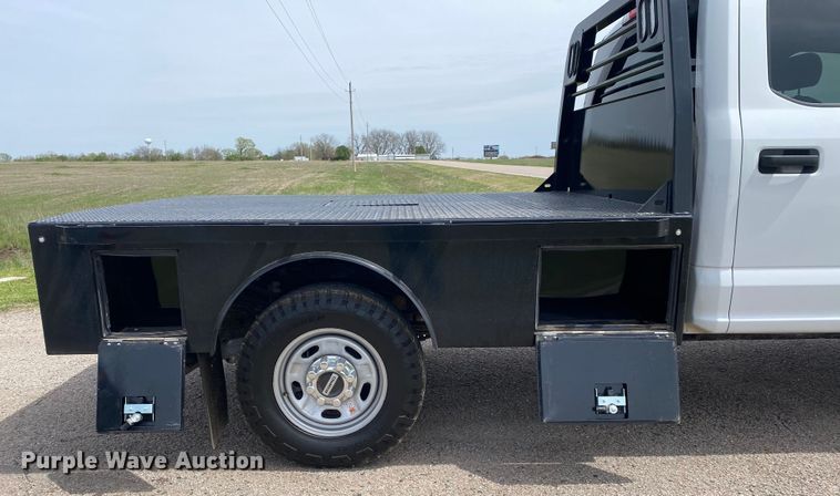 image for item DL7147 2019  Ford F250 Super Duty  Crew Cab flatbed pickup truck