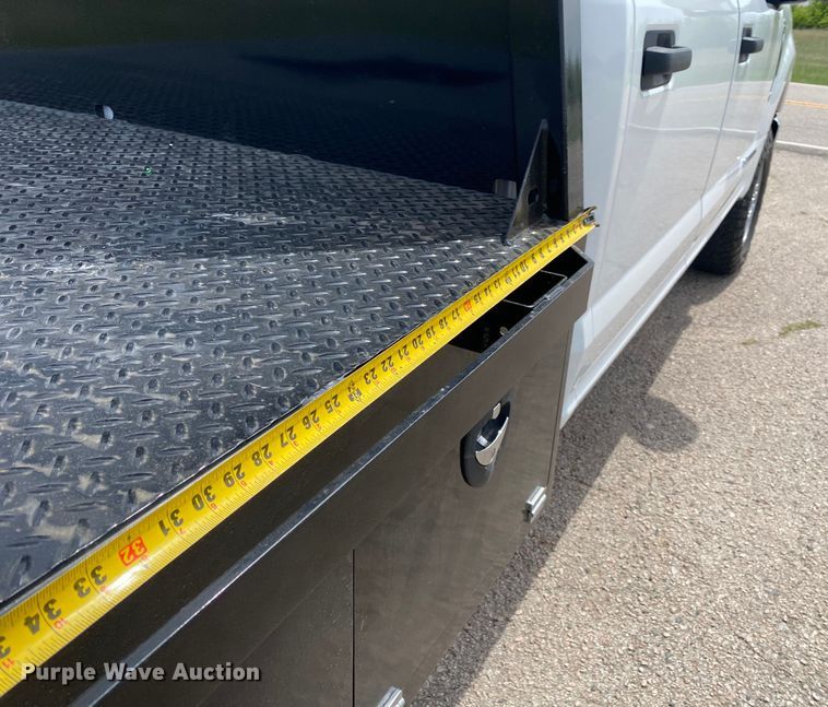 image for item DL7147 2019  Ford F250 Super Duty  Crew Cab flatbed pickup truck