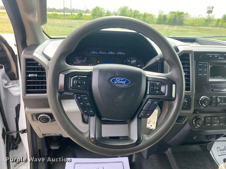 image for item DL7147 2019  Ford F250 Super Duty  Crew Cab flatbed pickup truck