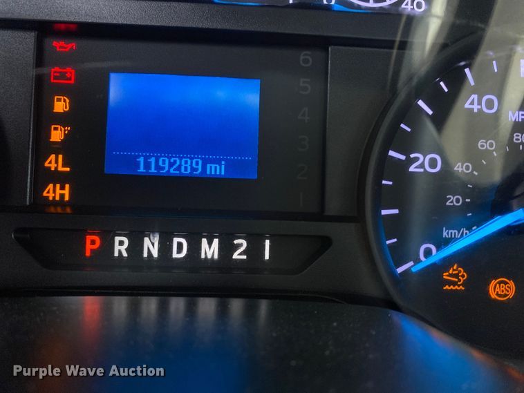 image for item DL7147 2019  Ford F250 Super Duty  Crew Cab flatbed pickup truck