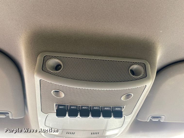 image for item DL7147 2019  Ford F250 Super Duty  Crew Cab flatbed pickup truck