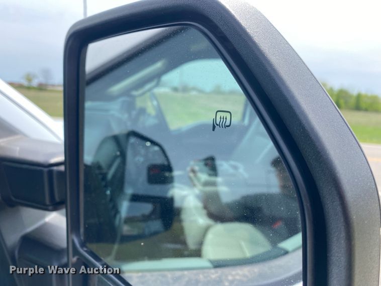 image for item DL7147 2019  Ford F250 Super Duty  Crew Cab flatbed pickup truck