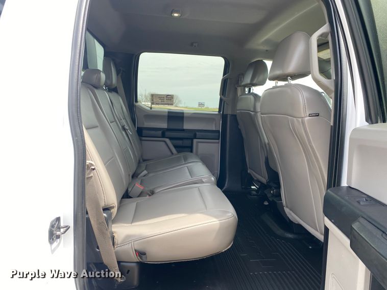 image for item DL7147 2019  Ford F250 Super Duty  Crew Cab flatbed pickup truck