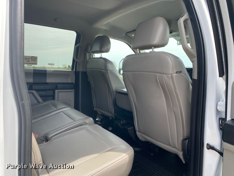 image for item DL7147 2019  Ford F250 Super Duty  Crew Cab flatbed pickup truck