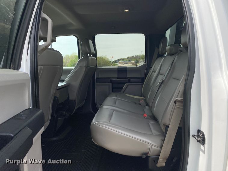 image for item DL7147 2019  Ford F250 Super Duty  Crew Cab flatbed pickup truck