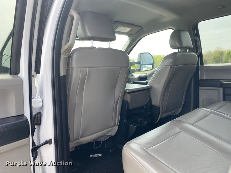 image for item DL7147 2019  Ford F250 Super Duty  Crew Cab flatbed pickup truck