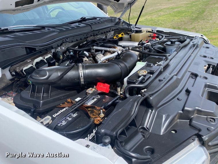 image for item DL7147 2019  Ford F250 Super Duty  Crew Cab flatbed pickup truck