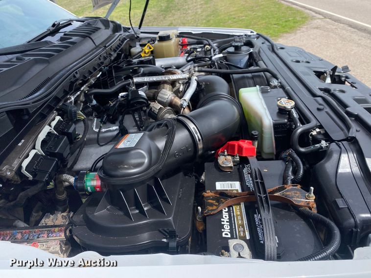 image for item DL7147 2019  Ford F250 Super Duty  Crew Cab flatbed pickup truck