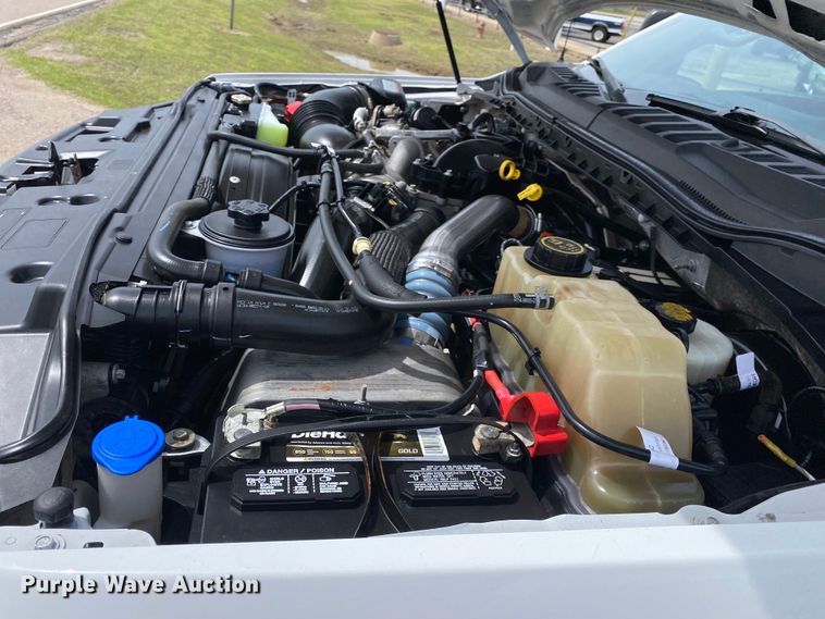 image for item DL7147 2019  Ford F250 Super Duty  Crew Cab flatbed pickup truck