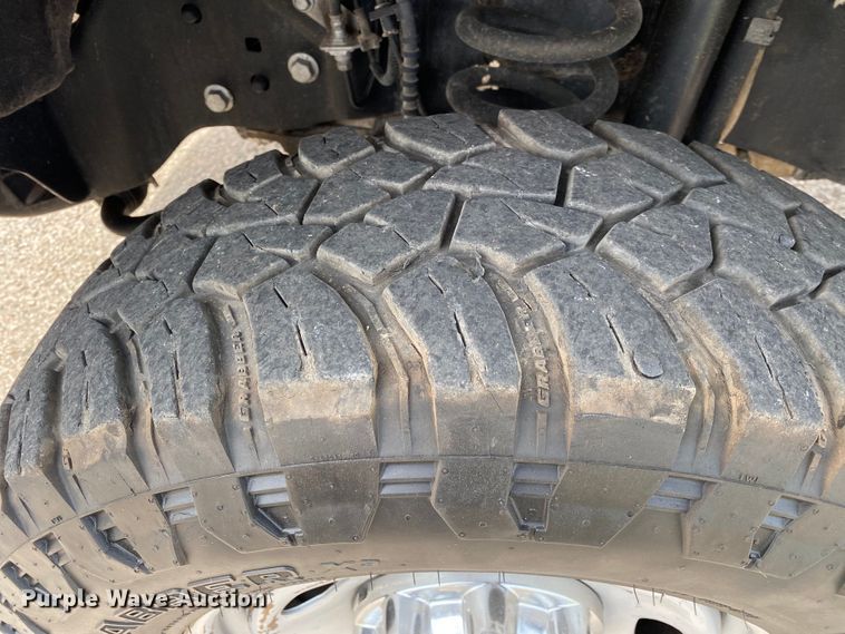 image for item DL7147 2019  Ford F250 Super Duty  Crew Cab flatbed pickup truck