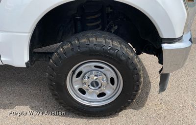 image for item DL7147 2019  Ford F250 Super Duty  Crew Cab flatbed pickup truck