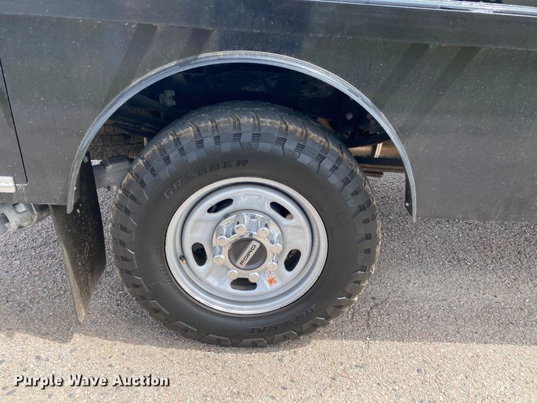 image for item DL7147 2019  Ford F250 Super Duty  Crew Cab flatbed pickup truck