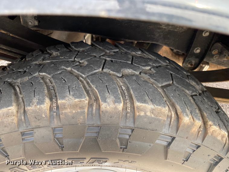 image for item DL7147 2019  Ford F250 Super Duty  Crew Cab flatbed pickup truck