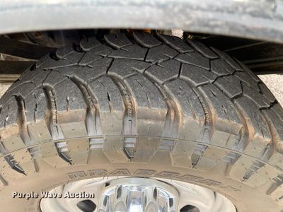 image for item DL7147 2019  Ford F250 Super Duty  Crew Cab flatbed pickup truck