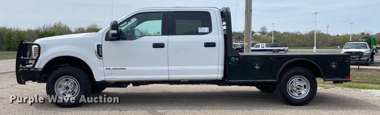 image for item DL7148 2019 Ford F250 Super Duty  Crew Cab flatbed pickup truck
