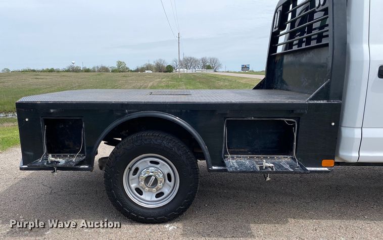 image for item DL7148 2019 Ford F250 Super Duty  Crew Cab flatbed pickup truck