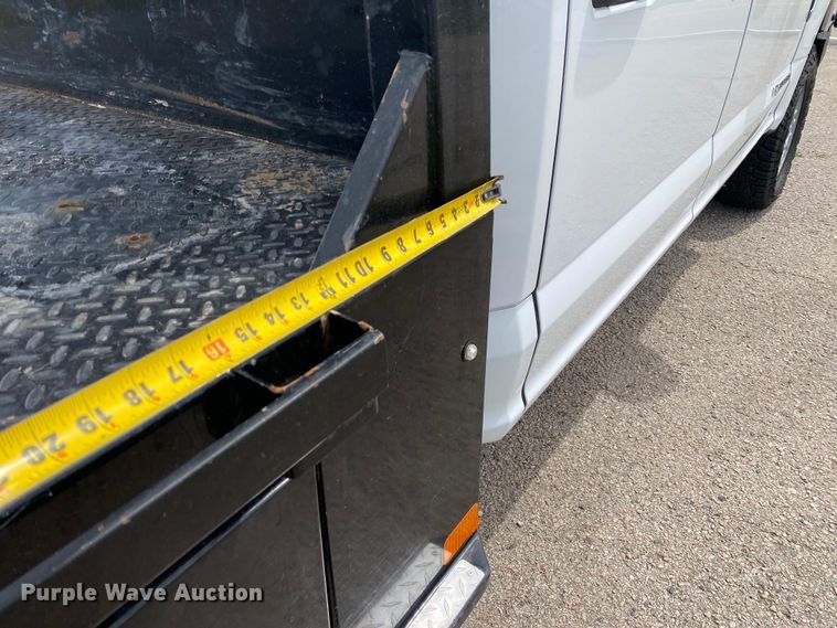 image for item DL7148 2019 Ford F250 Super Duty  Crew Cab flatbed pickup truck