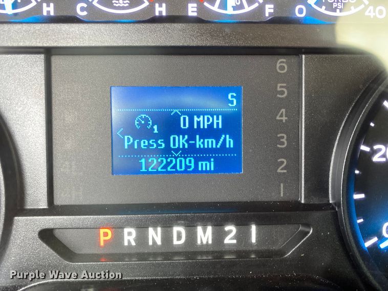 image for item DL7148 2019 Ford F250 Super Duty  Crew Cab flatbed pickup truck