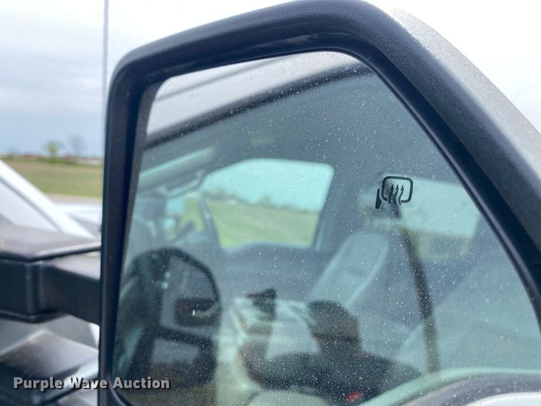 image for item DL7148 2019 Ford F250 Super Duty  Crew Cab flatbed pickup truck