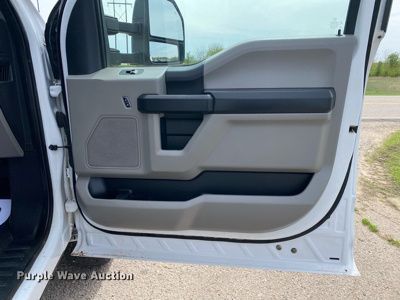 image for item DL7148 2019 Ford F250 Super Duty  Crew Cab flatbed pickup truck