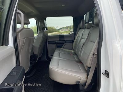 image for item DL7148 2019 Ford F250 Super Duty  Crew Cab flatbed pickup truck