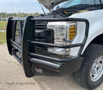 image for item DL7148 2019 Ford F250 Super Duty  Crew Cab flatbed pickup truck