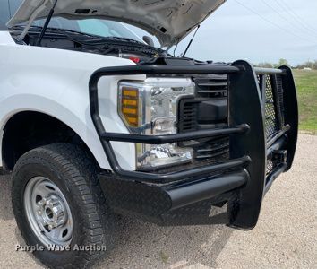 image for item DL7148 2019 Ford F250 Super Duty  Crew Cab flatbed pickup truck