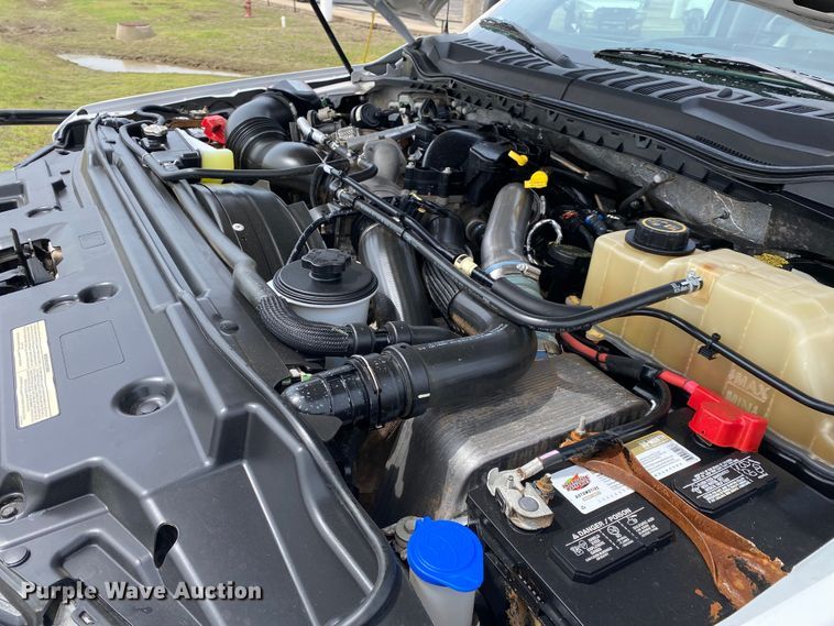 image for item DL7148 2019 Ford F250 Super Duty  Crew Cab flatbed pickup truck